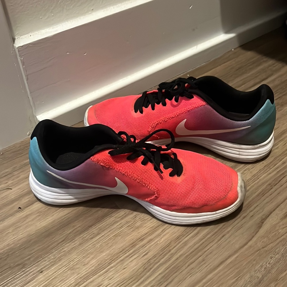 NIKE SNEAKERS